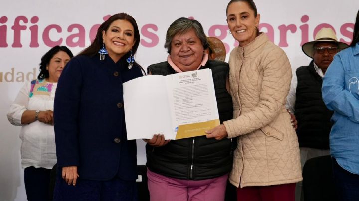 Sheinbaum entrega documentos agrarios a mujeres en CDMX; buscan ampliar derechos de propiedad