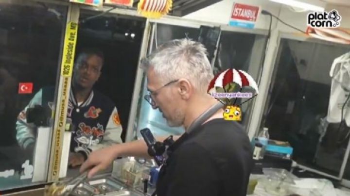 Streamer es robado mientras atendía su carrito de hot dogs; todo queda grabado EN VIVO | VIDEO