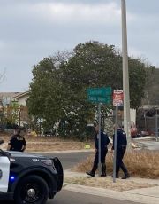 Foto descriptiva de: Mujer cae de Uber en movimiento en Laredo; autobús estuvo a punto de pasarle por encima | VIDEO