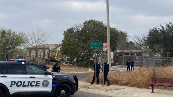 Mujer cae de Uber en movimiento en Laredo; autobús estuvo a punto de pasarle por encima | VIDEO