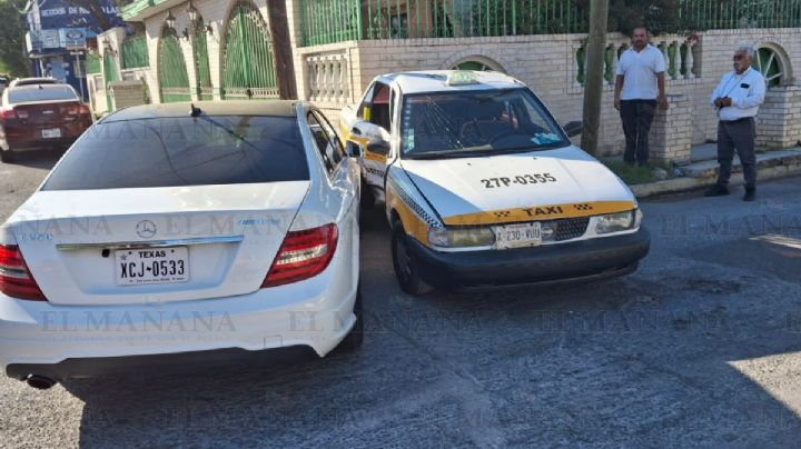'No vi el alto': taxista causa aparatoso accidente en la colonia Matamoros