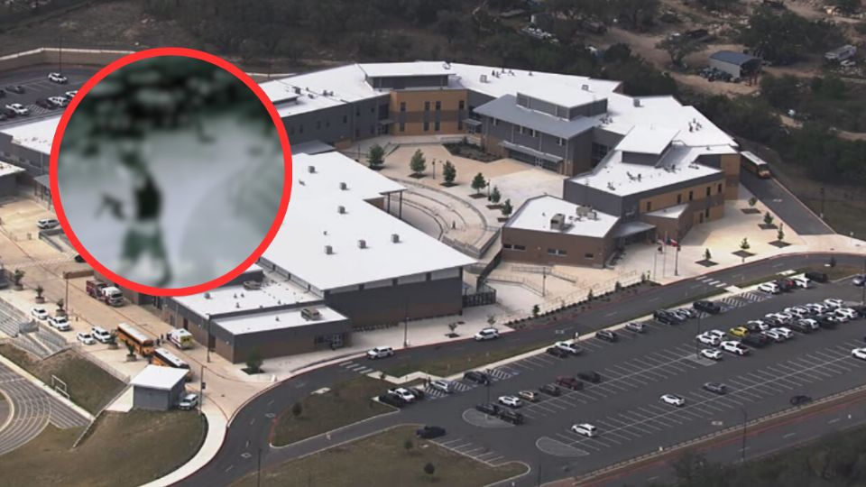 Autoridades confirmaron que el estudiante se disparó tras atacar a la maestra.