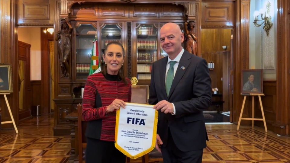 Sheinbaum recibe a Infantino en Palacio Nacional