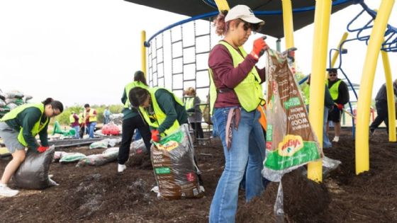 Alumnos de Laredo College y Texas A&M limpian y renuevan Paso Del Indio Trail