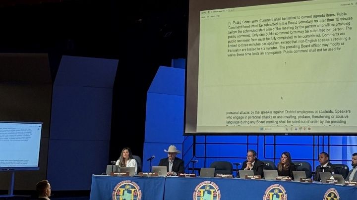 Niños y padres piden salvar sus escuelas en United ISD; consejo aplaza decisión sobre cierre de primarias