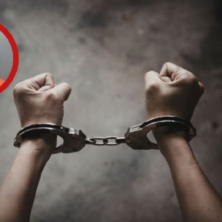 Hombre sufre crisis mental en Laredo y lo arrestan con pistola en mano