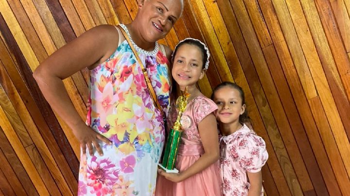 Destaca niña migrante en declamación; Melanie Sofía gana primer lugar en concurso