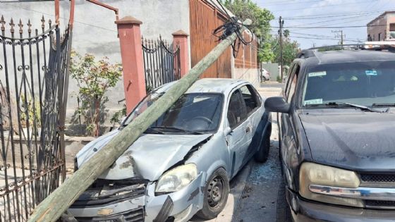 Omar se desmaya al ir al conduciendo su Chevy y se estampa contra poste, casa y una camioneta