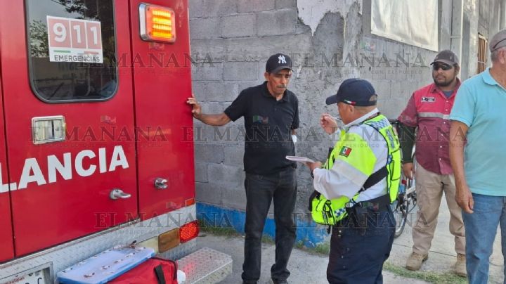 Don Reynaldo sale 'volando' y cae sobre troca que lo embistió en Nuevo Laredo; iba a entregar comida