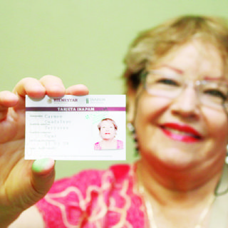 Adultos mayores siguen tramitando su tarjeta INAPAM en el Palacio Federal de Nuevo Laredo