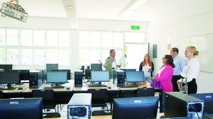 Fundación ATC brinda apoyos educativos al Cobat 18