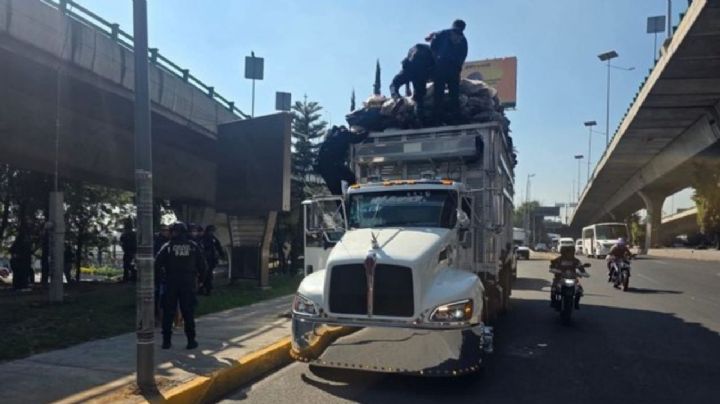 Accidente fatal: Camión de basura choca contra puente en Periférico Norte; hay dos muertos en Naucalpan