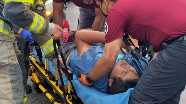 Motociclista queda hospitalizado tras choque en el Bulevar Loma Real de Nuevo Laredo; realizó vuelta prohibida