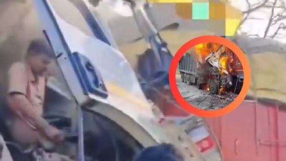 Conductor queda atrapado y muere quemado vivo tras choque de camiones; su pierna estaba atorada