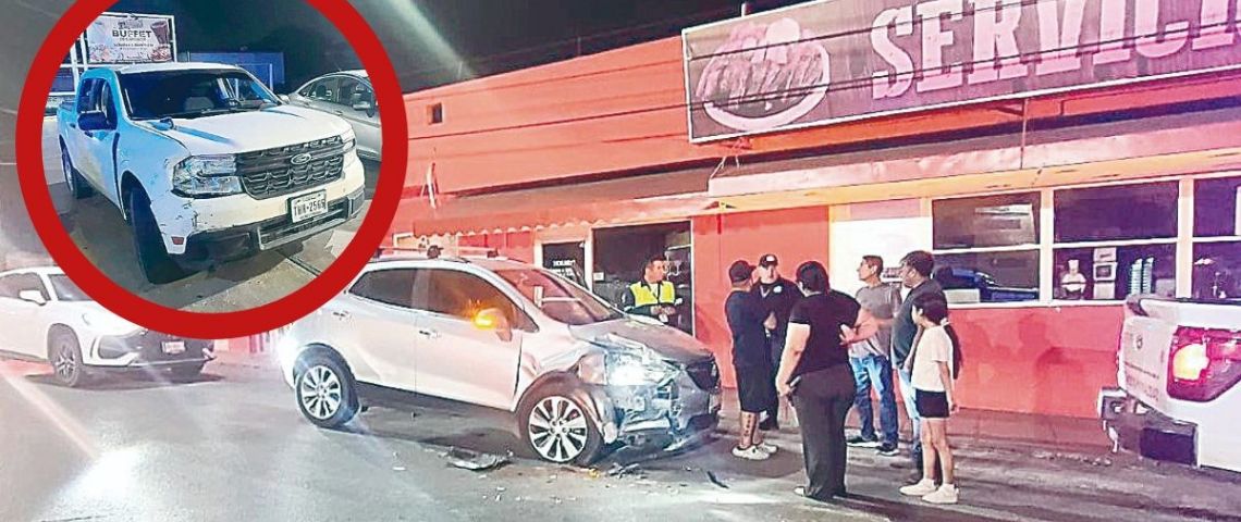 Borracho se mete en contra y choca de frente con camioneta en la colonia Palacios; mujer sale herida