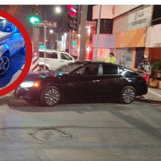 José se 'vuela' el rojo y se estrella contra Altima en Nuevo Laredo; andaba ebrio