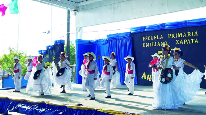 Primaria Emiliano Zapata tiene colorido festejo por 50 Aniversario