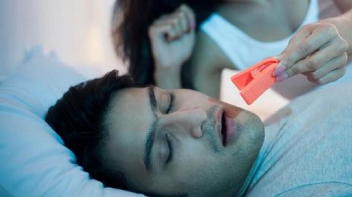 ¿Roncas por las noches? Estas son las causas y cómo puedes dejar de hacerlo