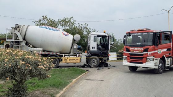 Mujer a bordo de su moto muere aplastada por una revolvedora en Cadereyta, Nuevo León