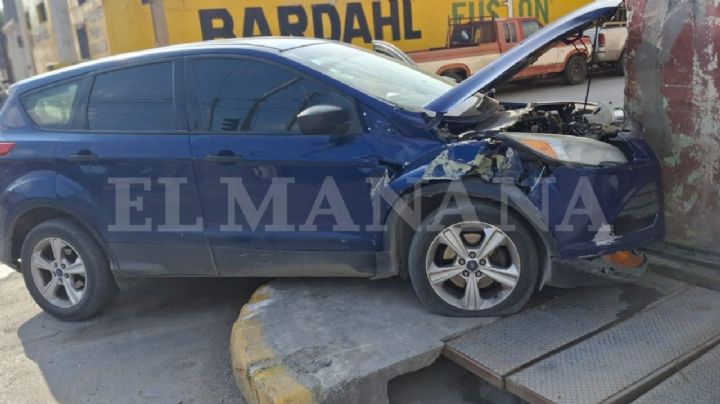 Nuevo Laredo: conductor termina estampado en una escuela; iba persiguiendo a quien lo chocó