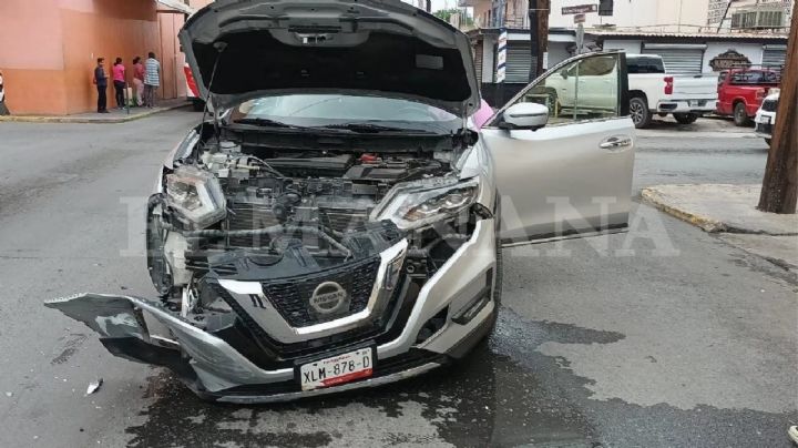 Hombre se pasa la luz roja y provoca impresionante choque múltiple en Nuevo Laredo