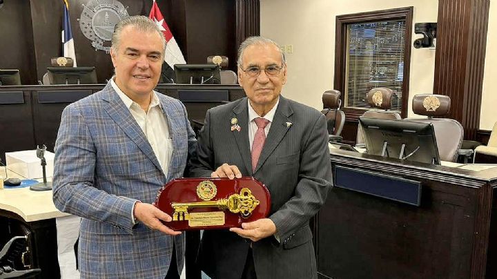 Entregan la llave de la ciudad a Francisco Cervantes Díaz