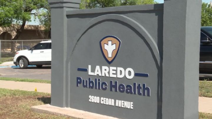 Personal de Salud Pública en Laredo vigila el problema de los mosquitos en Texas
