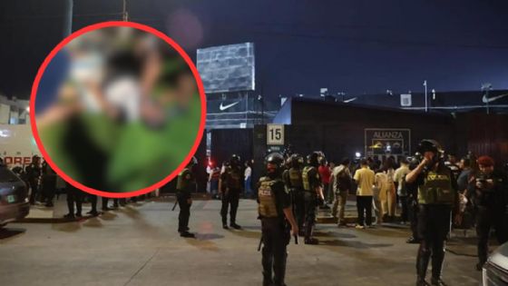 Caos en Perú: estructura colapsa dejando un muerto y decenas de heridos | VIDEO