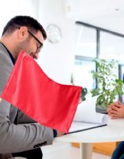 Foto descriptiva de: Día del Trabajo en México: 5 red flags en la entrevista laboral que revelan una cultura tóxica