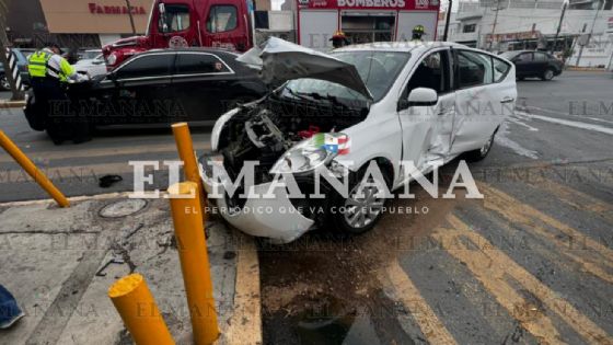 Maniobra descuidada crea fuerte impacto entre dos vehículos en Nuevo Laredo
