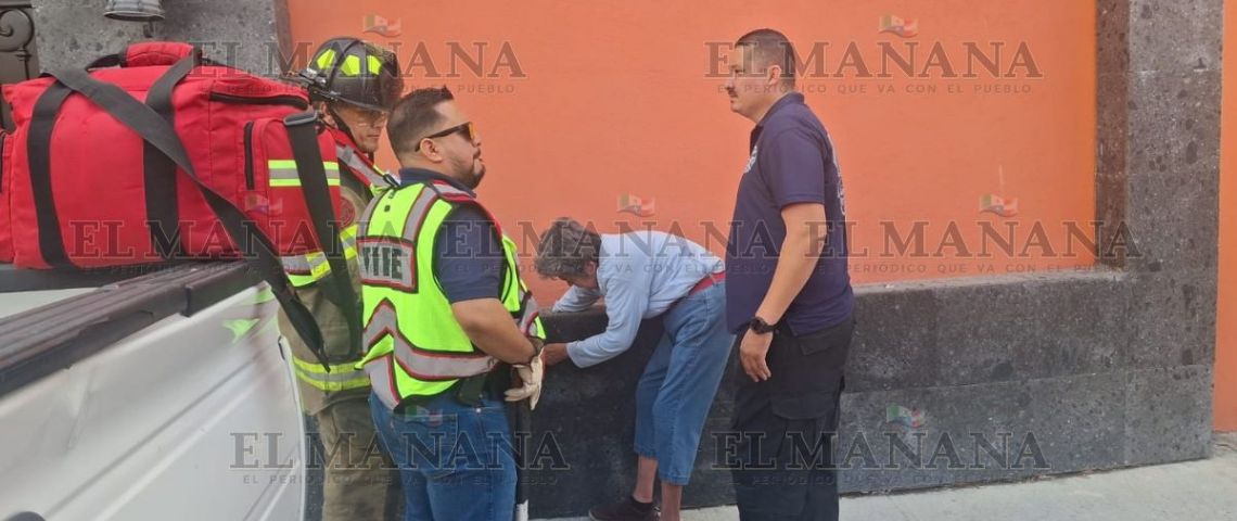 Doña Panchita es rescatada por los bomberos de Nuevo Laredo; su mano estaba atrapada | VIDEO