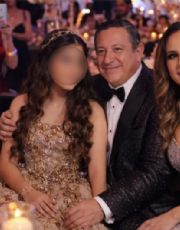 Foto descriptiva de: 'Fiesta del siglo' en Tabasco desata denuncia de Pemex; mamá de la quinceañera será investigada