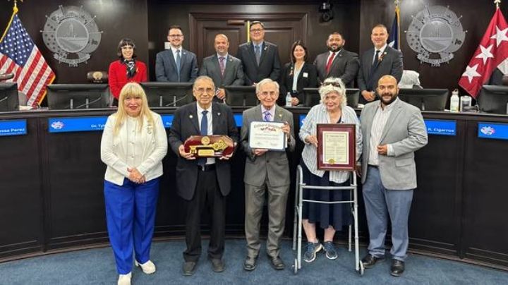 Cabildo de Laredo entrega llaves de la ciudad al querido meteorólogo Richard Berler