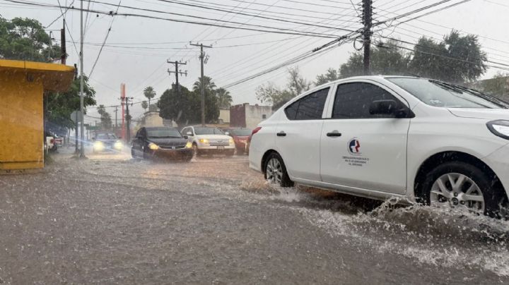 Tormenta eléctrica en Nuevo Laredo: intensas lluvias, relámpagos y hasta granizo por Frente Frío 44