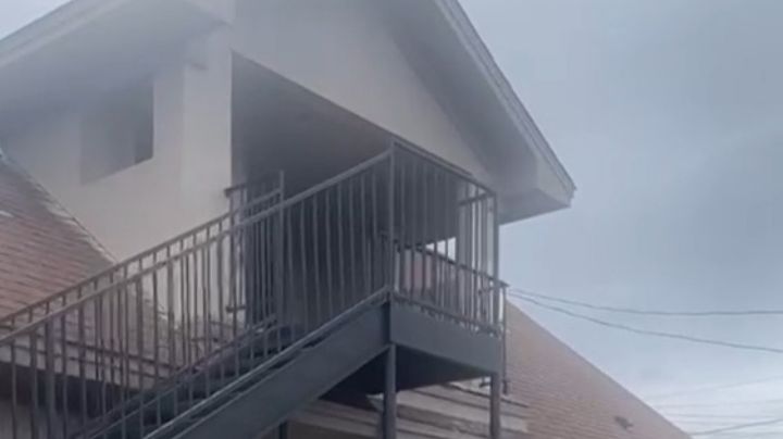 Tormenta en Laredo causa incendio en complejo departamental; rayo sería la causa