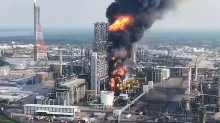 Dos Bocas: bodega de la refinería Olmeca se incendia; población se alarma por la inmensa columna de humo | VIDEO