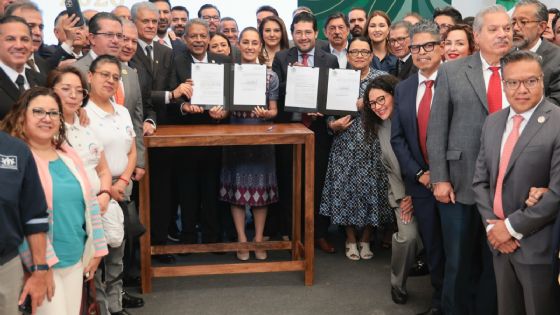 Sheinbaum anuncia acuerdo para que trabajadores del estado ganen salario medio del IMSS