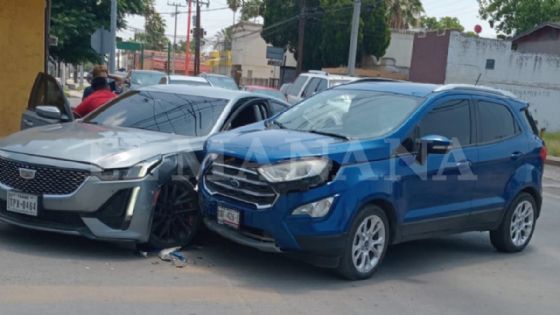 Conductor se pasa semáforo en rojo y provoca fuerte choque contra Cadillac en Nuevo Laredo