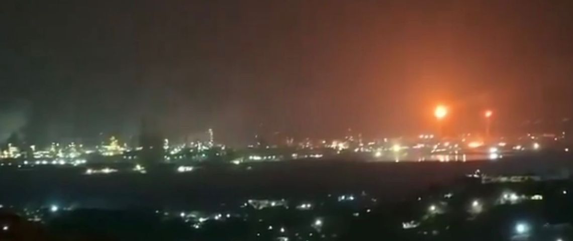 Reportan explosión en refinería de Pemex en Salina Cruz; hay un trabajador herido | VIDEO