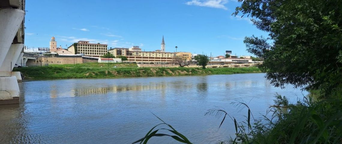 Emiten alerta en Nuevo Laredo por río Bravo crecido; autoridades exhortan a no entrar en sus aguas