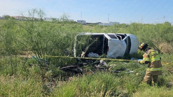 Muere hombre originario de Laredo al volcar su Ram en el Segundo Anillo Periférico