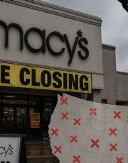 Foto descriptiva de: Macy´s anuncia cierre de 8 tiendas y remata toda su mercancía; hay descuento de hasta 80%
