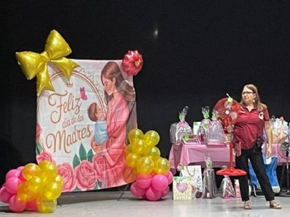 Festejan a mamá en la Secundaria General No.1 Profr. Juvenal Boone Flores en Nuevo Laredo