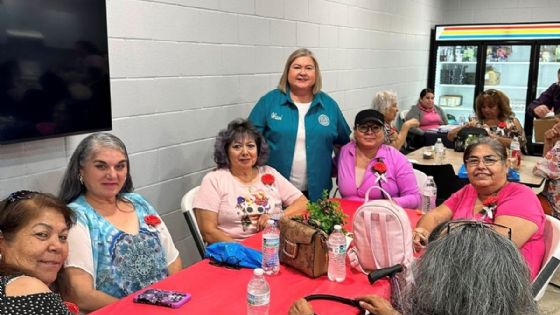 Celebran a 300 mamás en los centros comunitarios del condado de Webb
