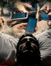 Foto descriptiva de: ¿Por qué no nos podemos soñar hablando por celular? La ciencia revela una razón inquietante